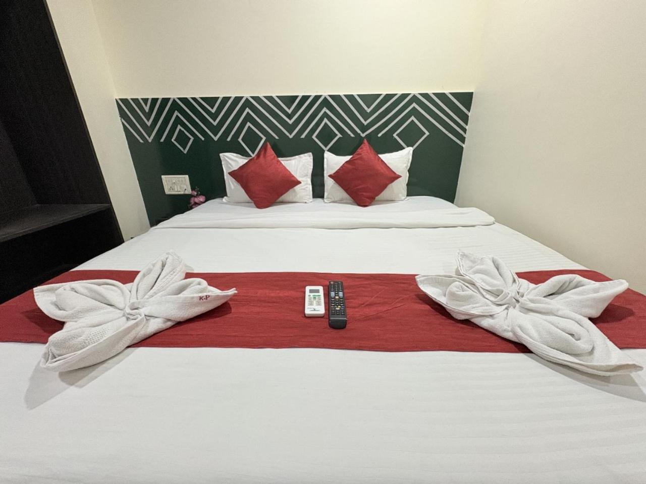 Hotel Kailash Park- Near International Airport Mumbai Exterior photo
